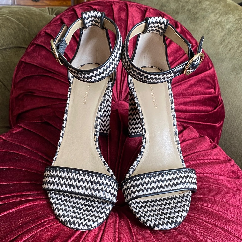 Ann Taylor Black and Tan Zigzag Patterned Sandals